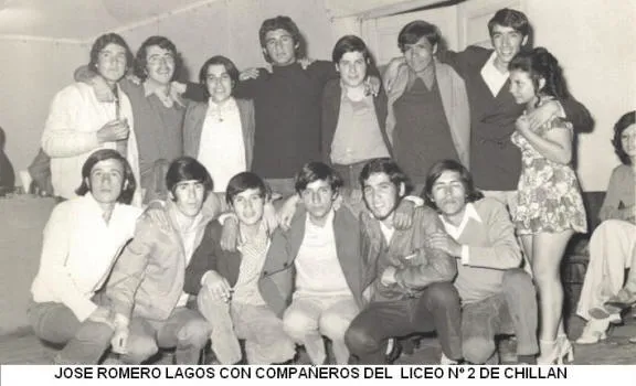 El cuarto de los de a pie con sweter oscuro. foto enviada por su hermano Luis