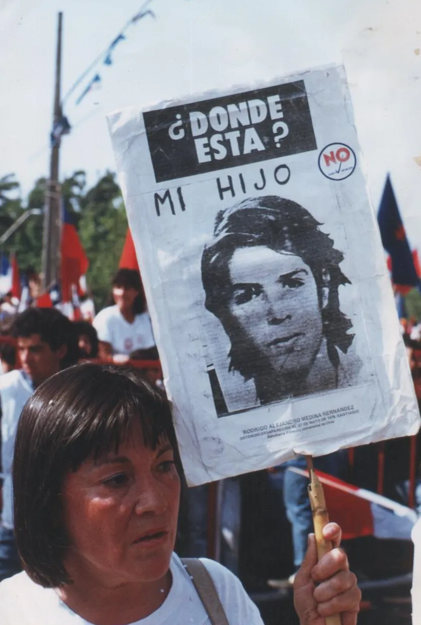 Foto de su madre en una manifestación
