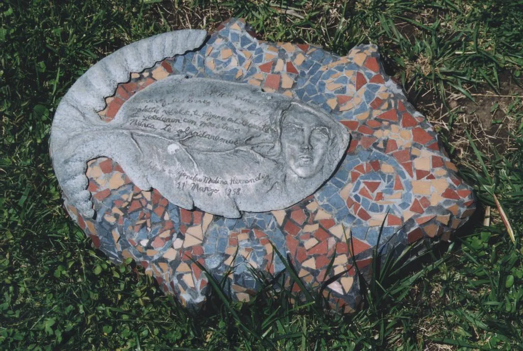 placa en la tumba simbólica de Rodrigo
