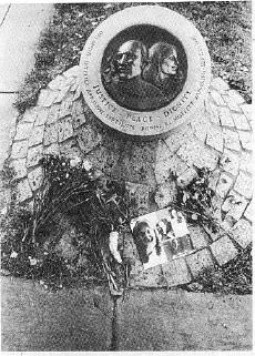 Monumento en su memoria, en Estado Unidos