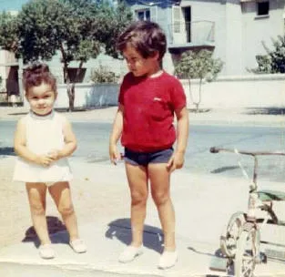 Foto envíada por su familia - Rodrigo y su hermana