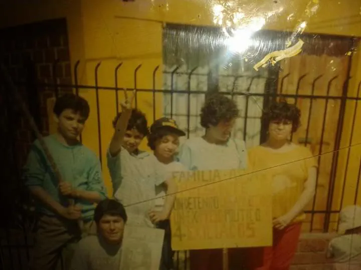 Fotografía de la familia Arias  archivodigital.londres38.cl